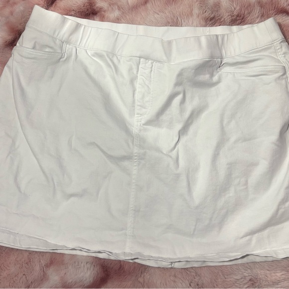 Intro Love The Fit Dresses & Skirts - Classic White Mini Skirt